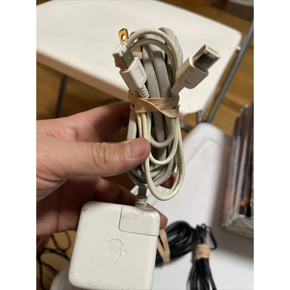 Apple MacBook Power Adapter (15)